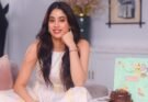 And joining in on this full-blown mango obsession is Janhvi Kapoor,